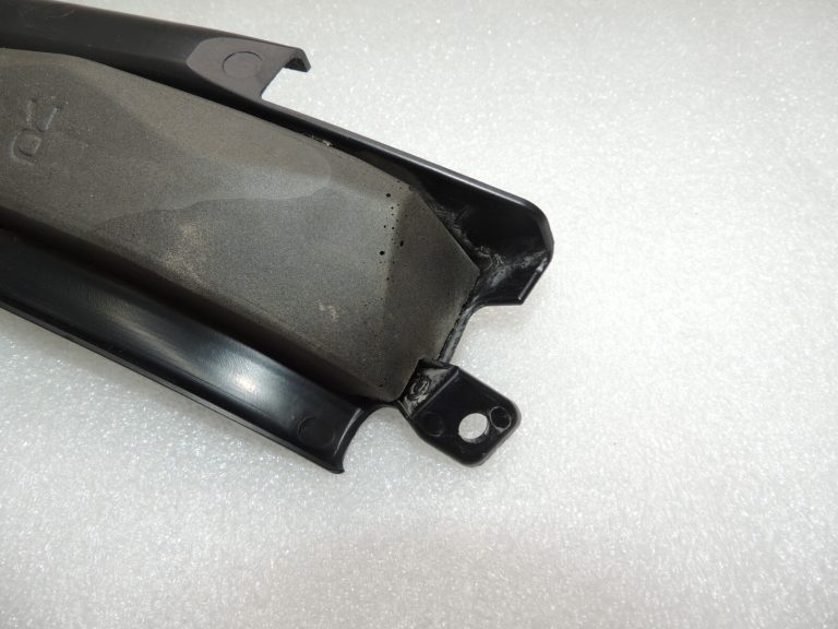 BMW F10 F11 Aizmugurējo durvju sliekšņa vāka līstes, labās 51477358046 7358046