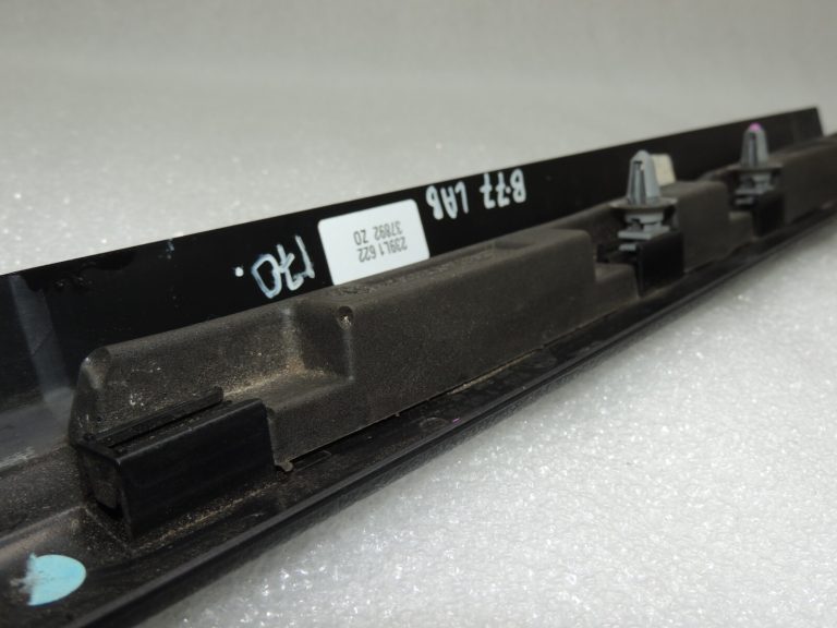 BMW F10 F11 Piekļuves pārsega līstes iekšpusē priekšpusē pa kreisi pa labi 51477358063 7358063
