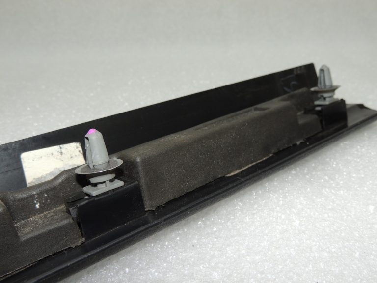 BMW F10 F11 Piekļuves pārsega līstes iekšpusē priekšpusē pa kreisi pa labi 51477358063 7358063