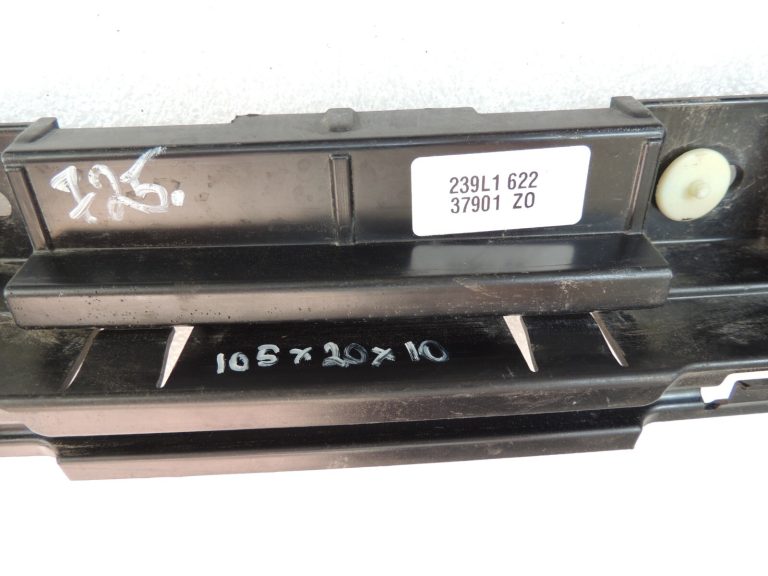 BMW 5. sērijas F11 F10 kronšteinu sānu svārki labajā pusē 51777204021 51777184777