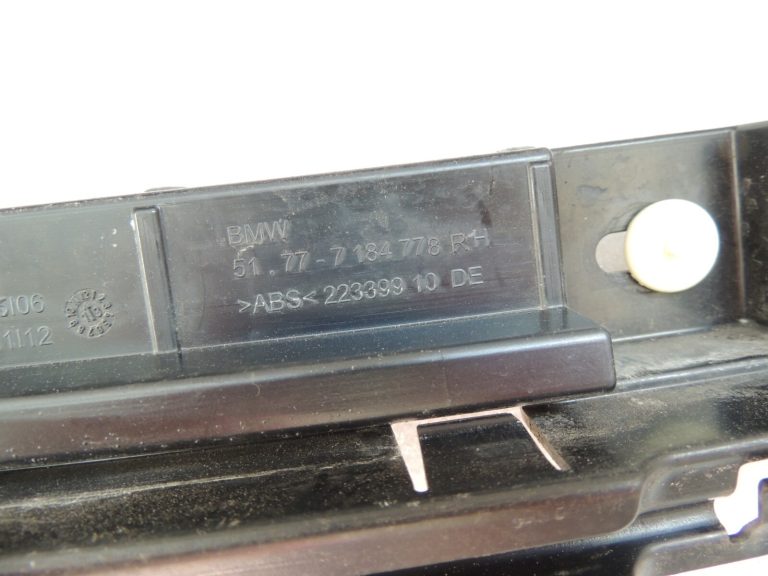 BMW 5. sērijas F11 F10 kronšteinu sānu svārki labajā pusē 51777204021 51777184777