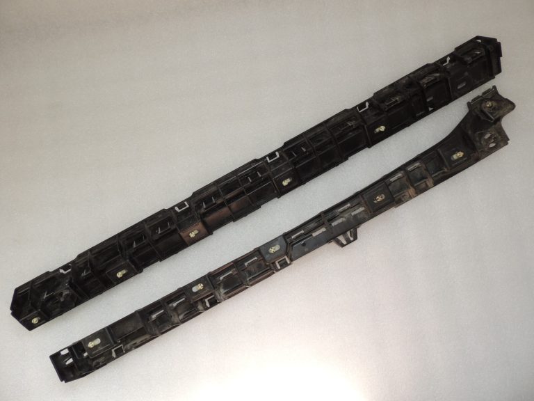 BMW 5. sērijas F11 F10 kronšteinu sānu svārki labajā pusē 51777204021 51777184777