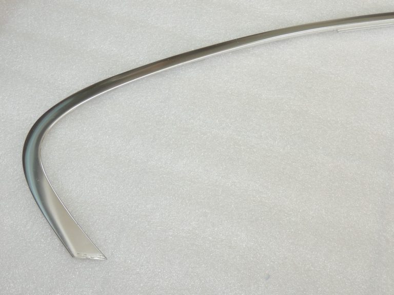 BMW F10 loga rāmis augšējais durvju rāmis hromēts aizmugurējais labais 51357182300 7182300