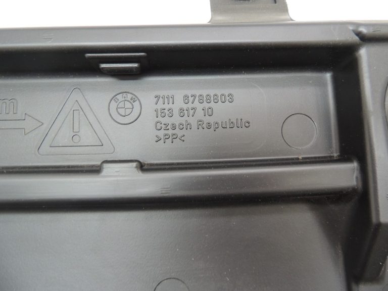 BMW 5. sērijas F10 F18 aizmugurējo durvju instrumentu kaste 6788803 6788804