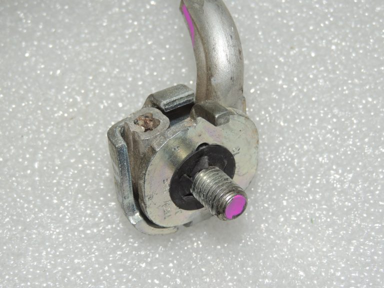 BMW F10 F11 Aizmugurējā kreisā drošības jostas sprādze 72117243273 7243273