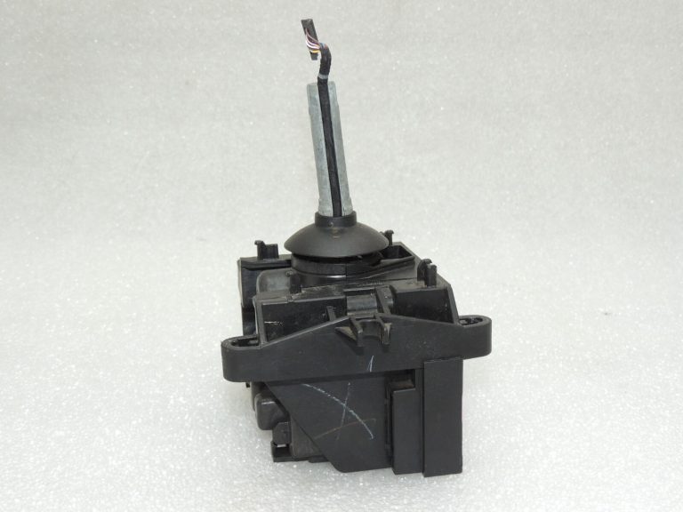 BMW F01 F01 F02 F03 F04 F04 F07 F10 F11 Pārnesumu pārslēgs 61317950394 7950394