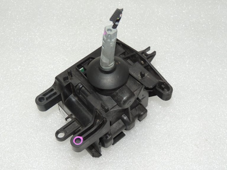 BMW F01 F01 F02 F03 F04 F04 F07 F10 F11 Pārnesumu pārslēgs 61317950394 7950394