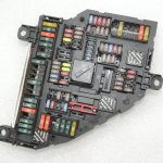 BMW F01 F02 F03 F10 F10 F11 F06 F12 F13 Drošinātāju kārba 61149264923 9264923