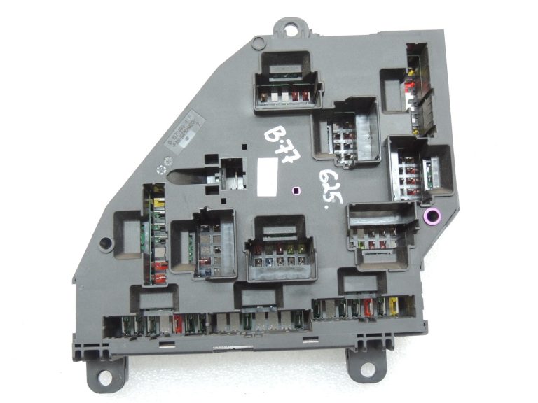 BMW F01 F02 F03 F10 F10 F11 F06 F12 F13 Drošinātāju kārba 61149264923 9264923