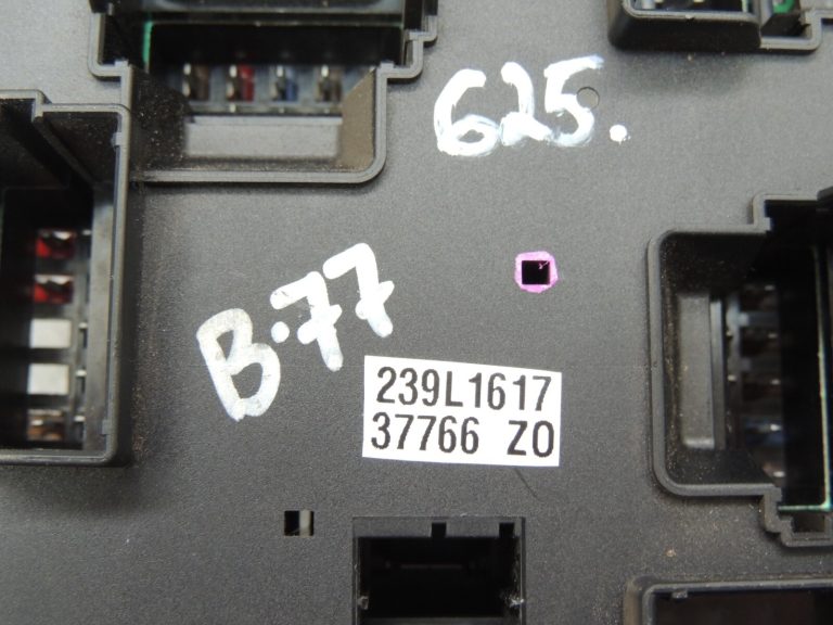 BMW F01 F02 F03 F10 F10 F11 F06 F12 F13 Drošinātāju kārba 61149264923 9264923