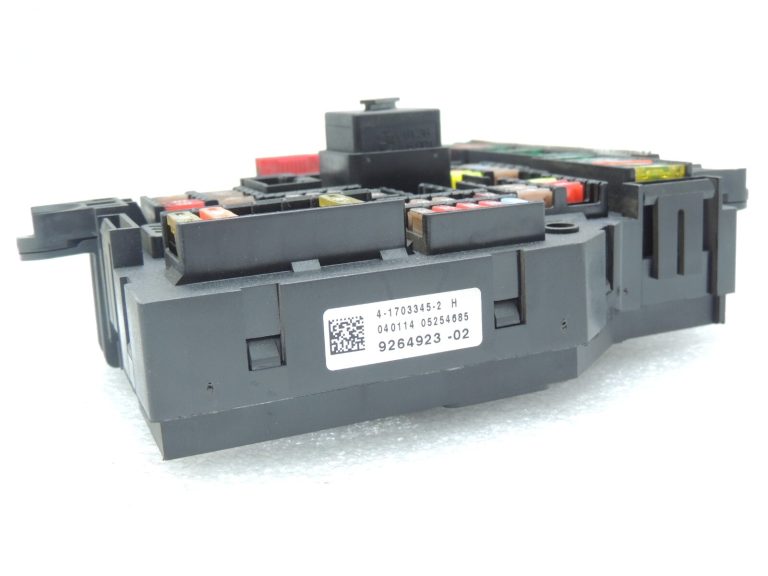BMW F01 F02 F03 F10 F10 F11 F06 F12 F13 Drošinātāju kārba 61149264923 9264923