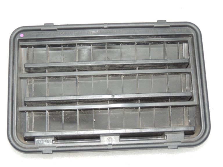 BMW E46 E91 E93 F10 F11 F12 E83 E63 aizmugurējā ventilācijas restīte 6962293