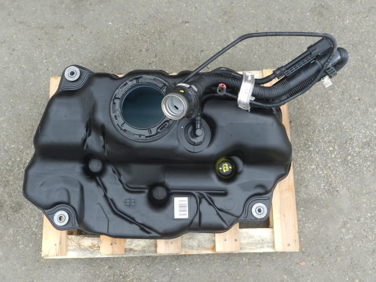 Oriģinālā Toyota Yaris IV (XP210) 1.5 HEV 68 kW degvielas tvertne 77001K0090