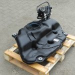 Oriģinālā Toyota Yaris IV (XP210) 1.5 HEV 68 kW degvielas tvertne 77001K0090