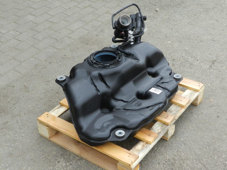 Oriģinālā Toyota Yaris IV (XP210) 1.5 HEV 68 kW degvielas tvertne 77001K0090