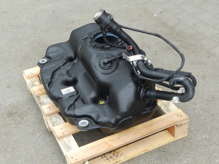 Oriģinālā Toyota Yaris IV (XP210) 1.5 HEV 68 kW degvielas tvertne 77001K0090