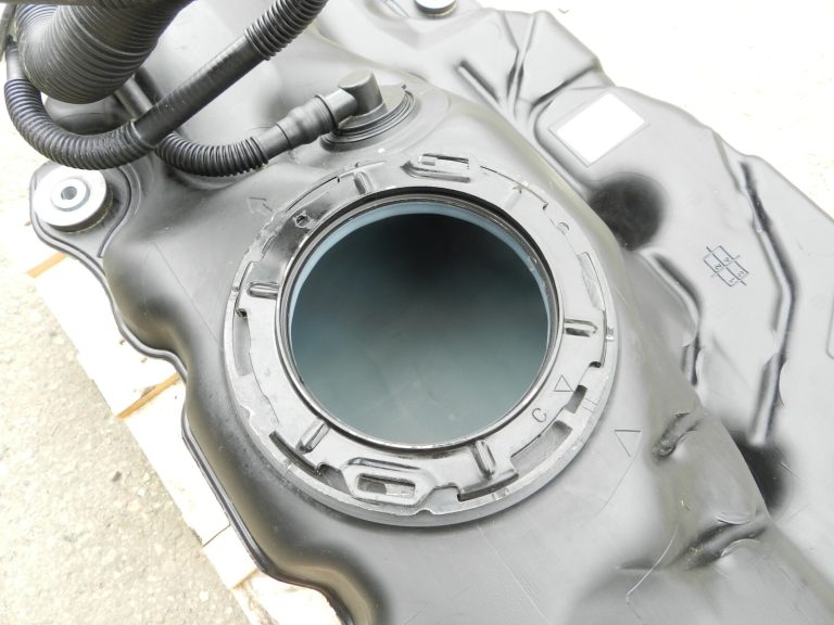 Oriģinālā Toyota Yaris IV (XP210) 1.5 HEV 68 kW degvielas tvertne 77001K0090