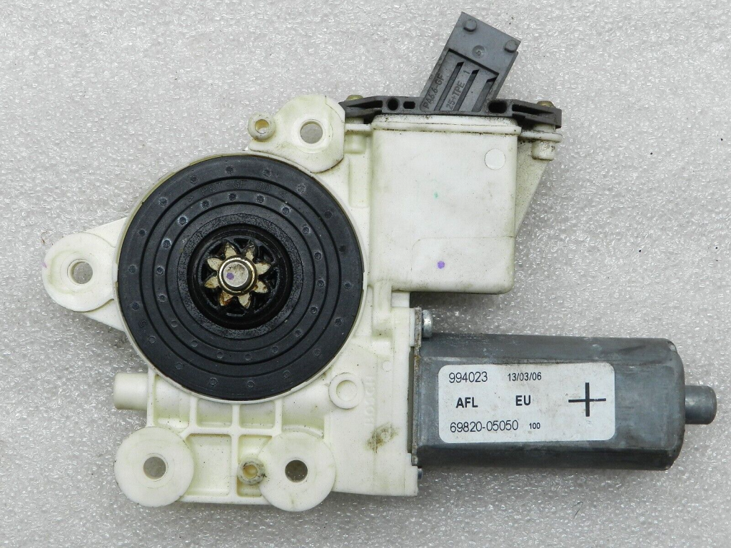 Toyota Avensis oriģināls logu regulators priekšējais kreisais 69820-05050