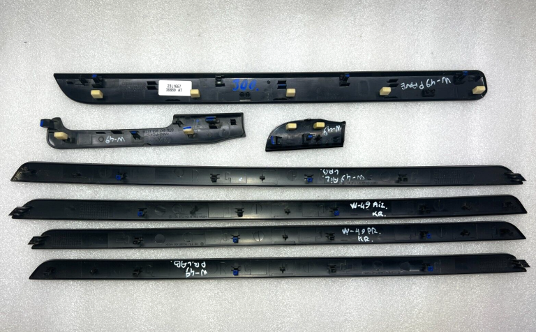 VW Golf Mk6 Oriģinālais apdares komplekts 7 gab Melns/piramīdas 5K1858417B