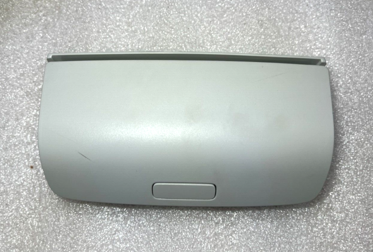VW Golf Mk6 oriģinālais briļļu nodalījums pelēks 1K0868837G