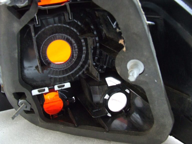 VW Golf Mk6 oriģināls aizmugurējais bremžu lukturis kreisais 1k9945095h