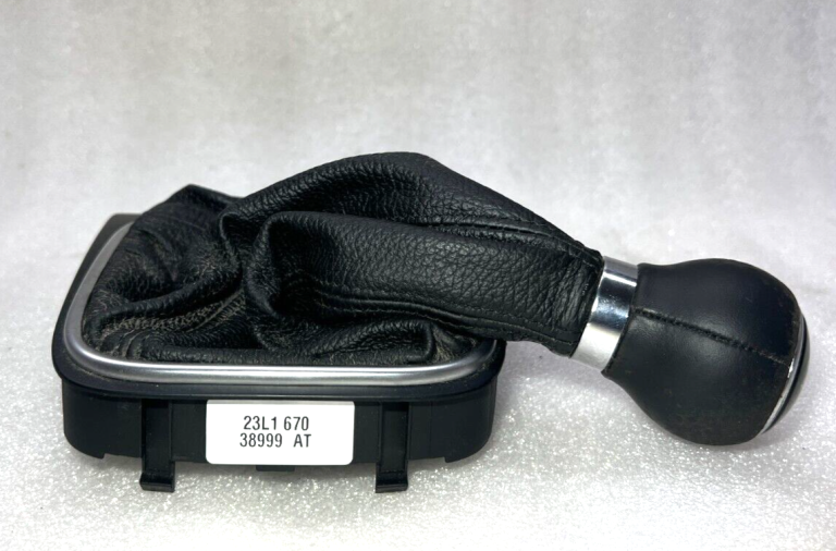 VW Golf Mk6 oriģināla pārnesumu pārslēgšanas poga pārnesumu svira 5 ātrumu 1K0711113CF