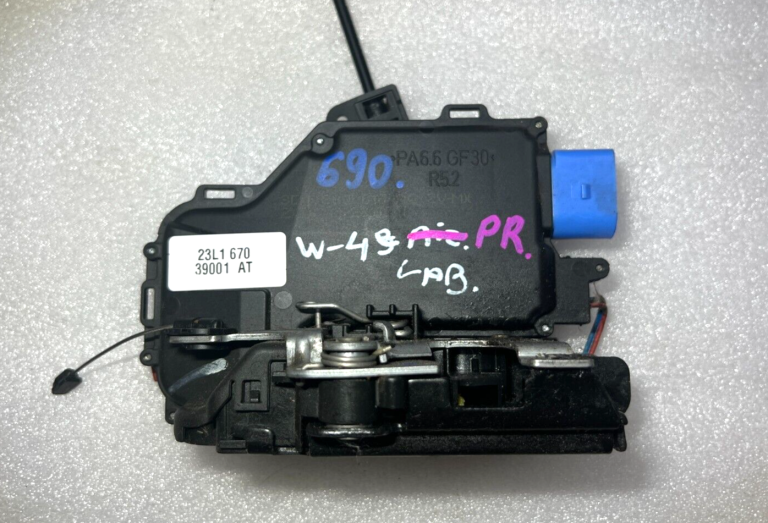 VW Golf Mk6 oriģinālā durvju slēdzene priekšējā labā 3d1837015ab