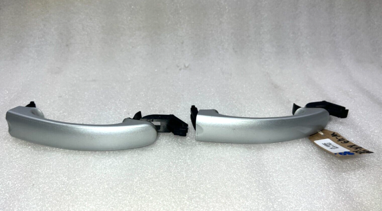 VW Golf Mk6 oriģinālais ārdurvju rokturis priekšējais aizmugurējais kreisais 1K5837205