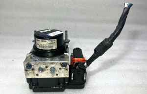 Toyota Yaris P13 oriģināls hidraulikas vadības bloks Vadības bloks ABS 44540-0D280