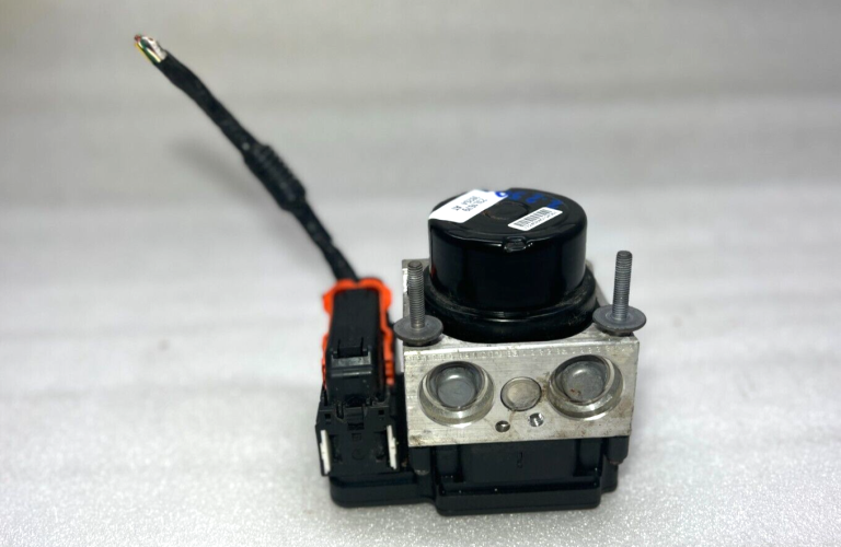 Toyota Yaris P13 oriģināls hidraulikas vadības bloks Vadības bloks ABS 44540-0D280