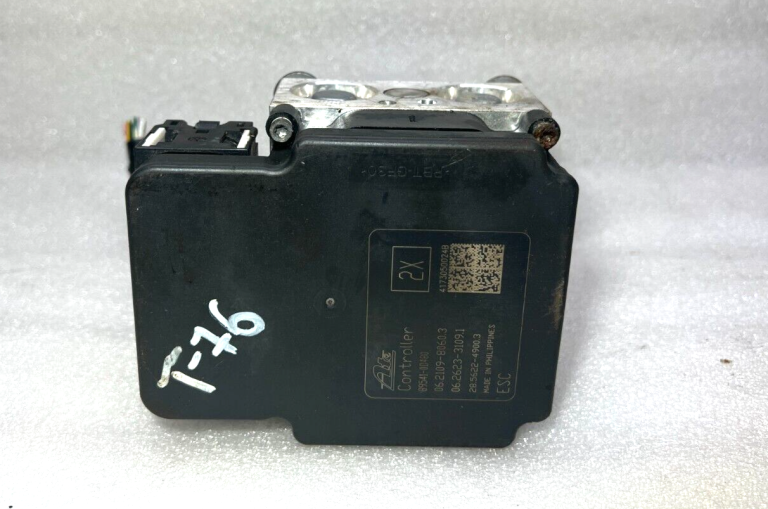 Toyota Yaris P13 oriģināls hidraulikas vadības bloks Vadības bloks ABS 44540-0D280