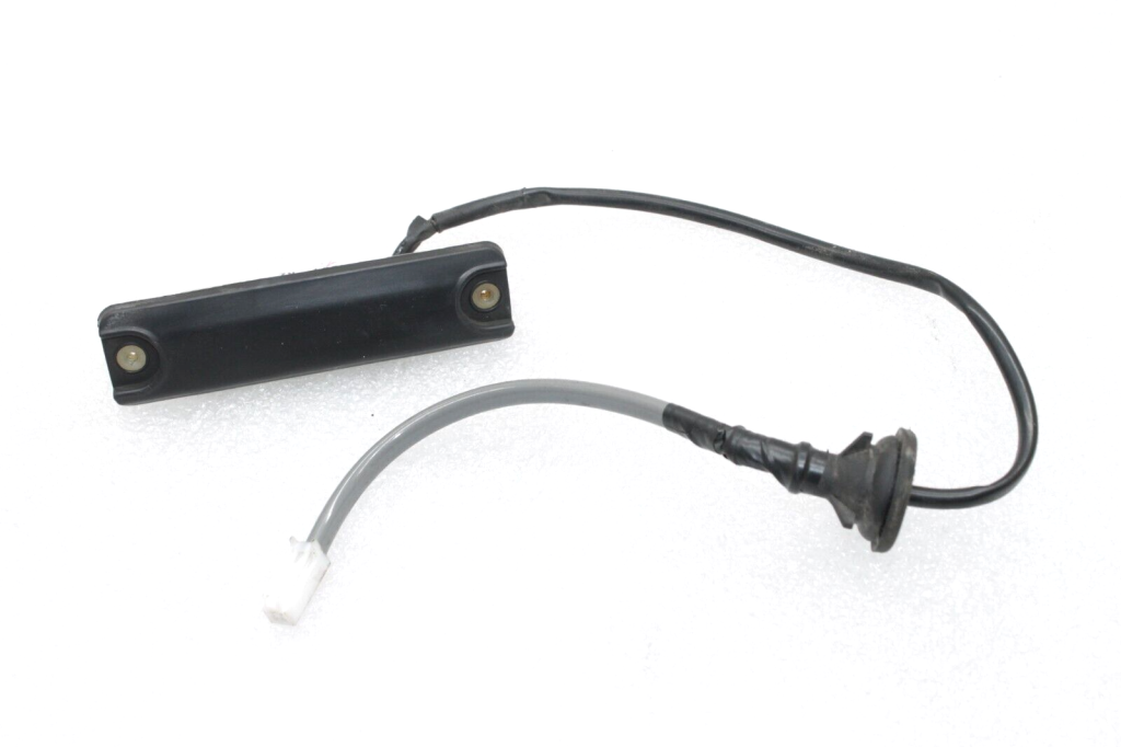 Oriģinālais oriģinālais Toyota Avensis T25 aizmugurējo durvju slēdzis 8484020010, 84840-20010