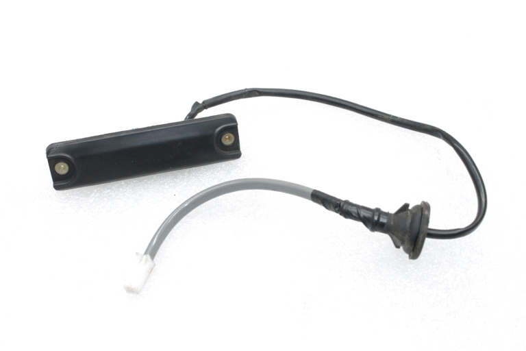 Oriģinālais oriģinālais Toyota Avensis T25 aizmugurējo durvju slēdzis 8484020010, 84840-20010