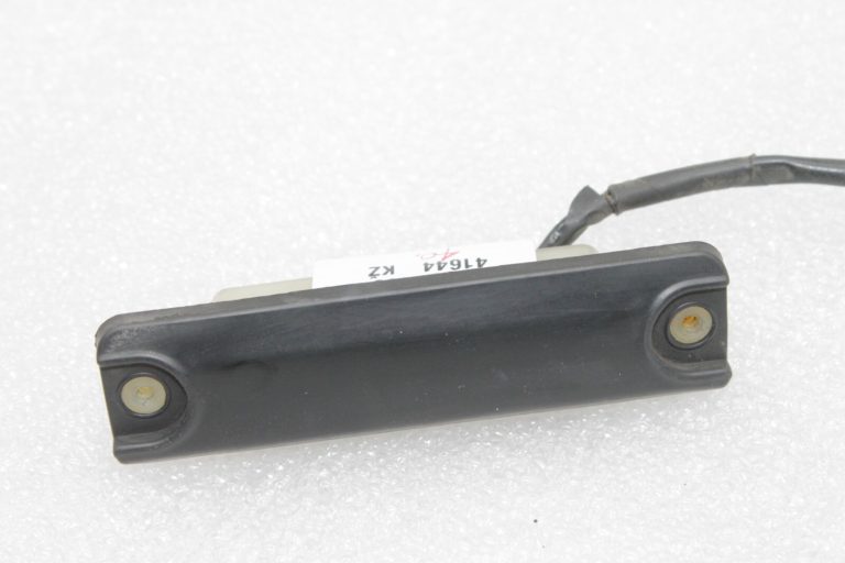 Oriģinālais oriģinālais Toyota Avensis T25 aizmugurējo durvju slēdzis 8484020010, 84840-20010