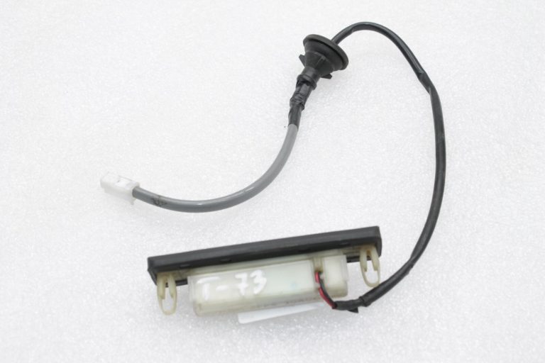 Oriģinālais oriģinālais Toyota Avensis T25 aizmugurējo durvju slēdzis 8484020010, 84840-20010