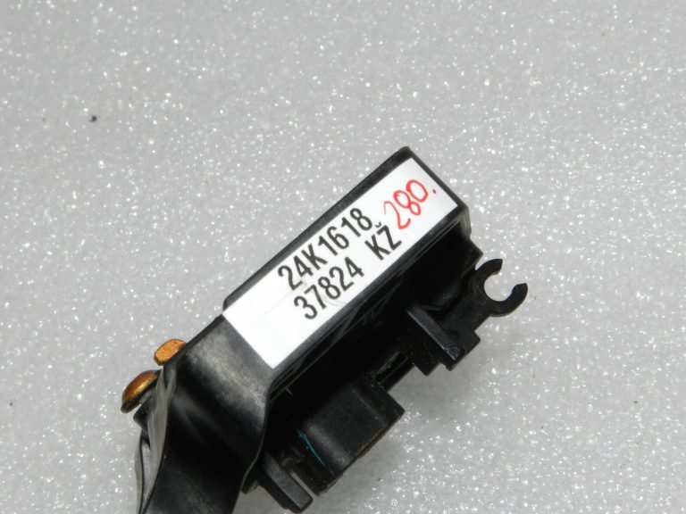 Oriģinālais Ford Ranger P375 Aizmugurējās labās puses durvju roktura rāmja turētājs JB3B-26684-AJ
