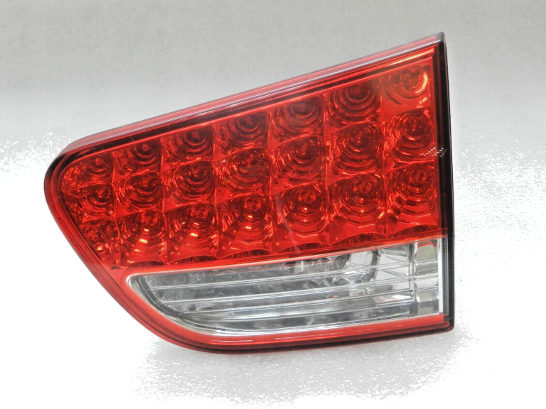 OEM 2011 Citroen C-Crosser aizmugurējās durvis aizmugurējais lukturis pa labi 6351 EJ, 6351EJ