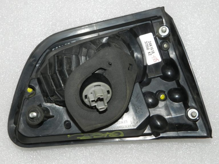 OEM 2011 Citroen C-Crosser aizmugurējās durvis aizmugurējais lukturis pa labi 6351 EJ, 6351EJ