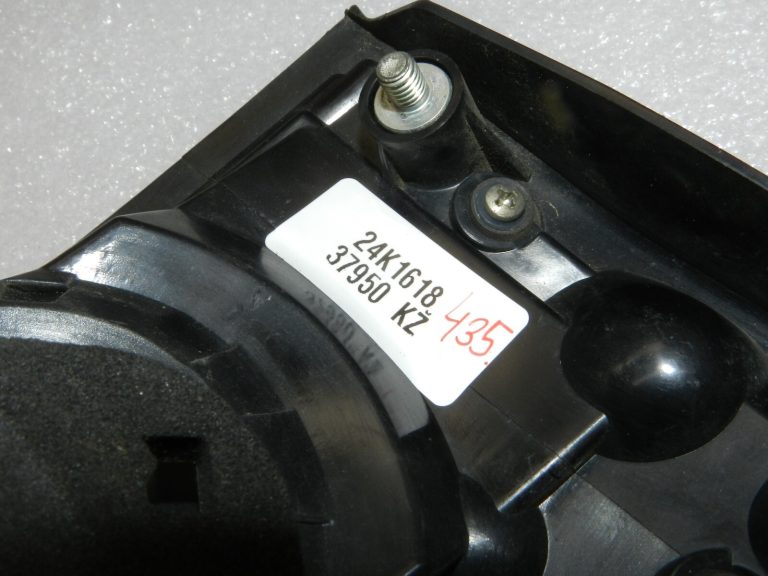 OEM 2011 Citroen C-Crosser aizmugurējās durvis aizmugurējais lukturis pa labi 6351 EJ, 6351EJ