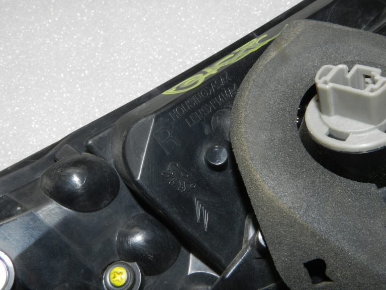 OEM 2011 Citroen C-Crosser aizmugurējās durvis aizmugurējais lukturis pa labi 6351 EJ, 6351EJ