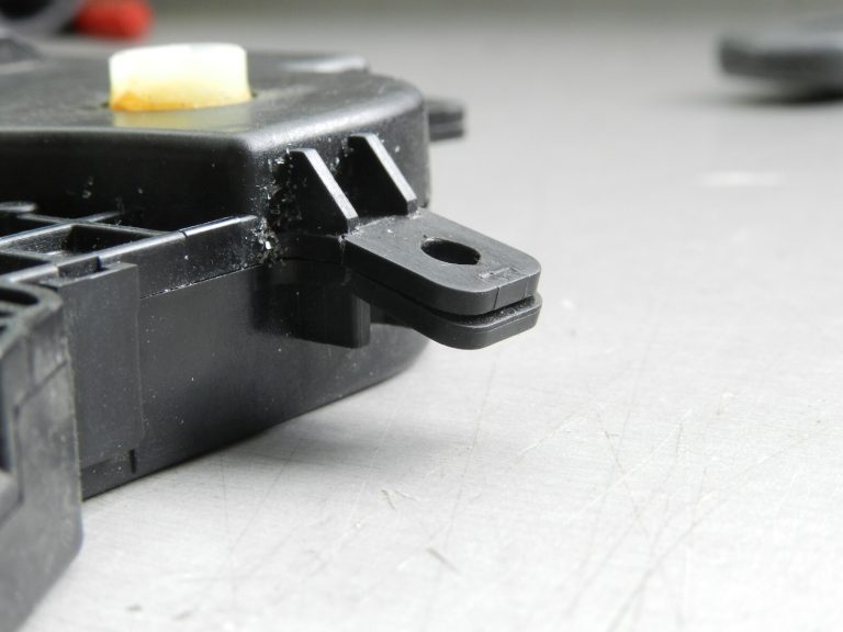 Oriģināls Toyota Yaris IV (XP210) gaisa kondicionēšanas sistēmas izpildmehānisms 8710602540, 87106-02540