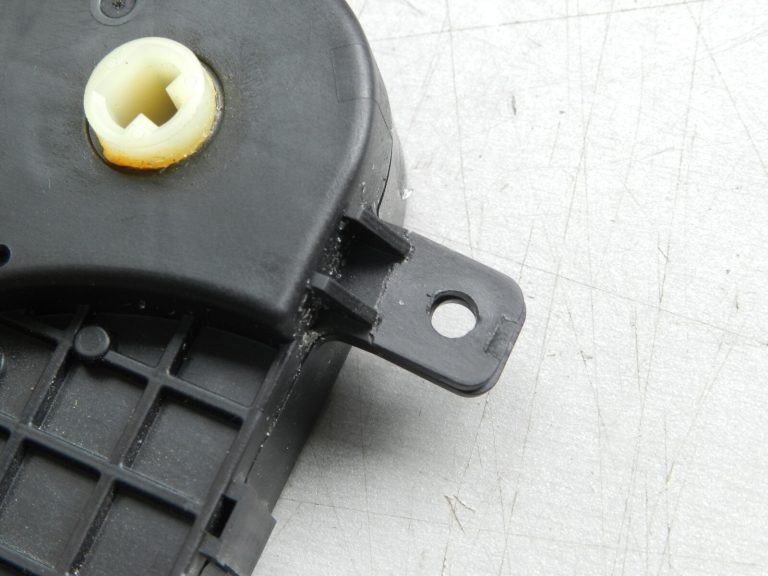 Oriģināls Toyota Yaris IV (XP210) gaisa kondicionēšanas sistēmas izpildmehānisms 8710602540, 87106-02540