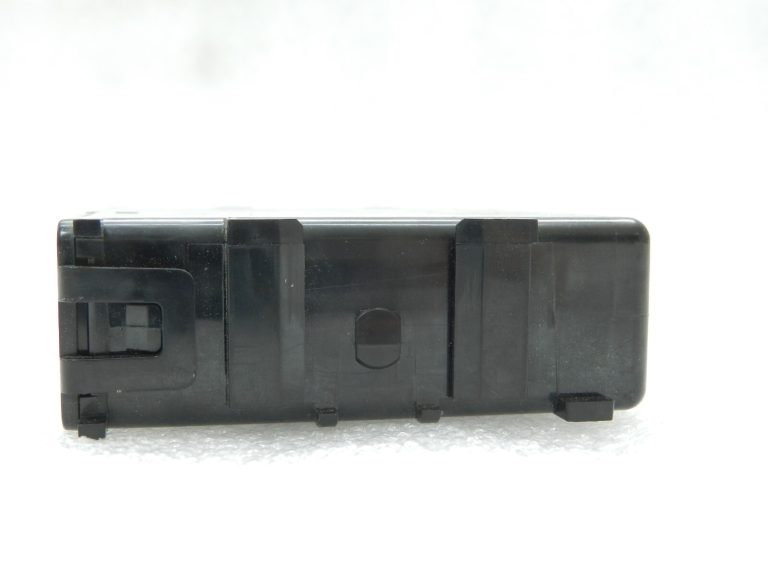 Oriģinālais Toyota Yaris IV (XP210) vējstikla tīrītāja releja 8594052100, 85940-52100