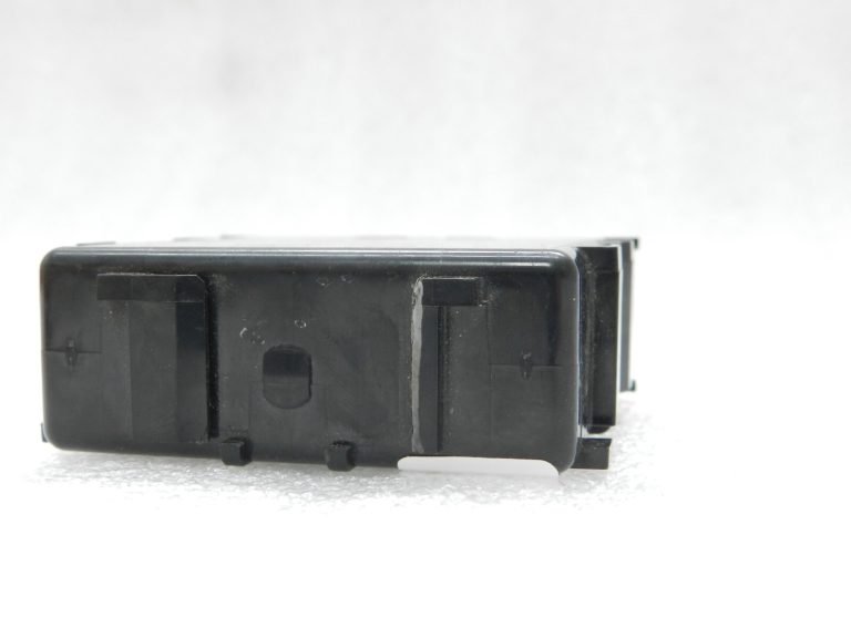 Oriģinālais Toyota Yaris IV (XP210) vējstikla tīrītāja releja 8594052100, 85940-52100
