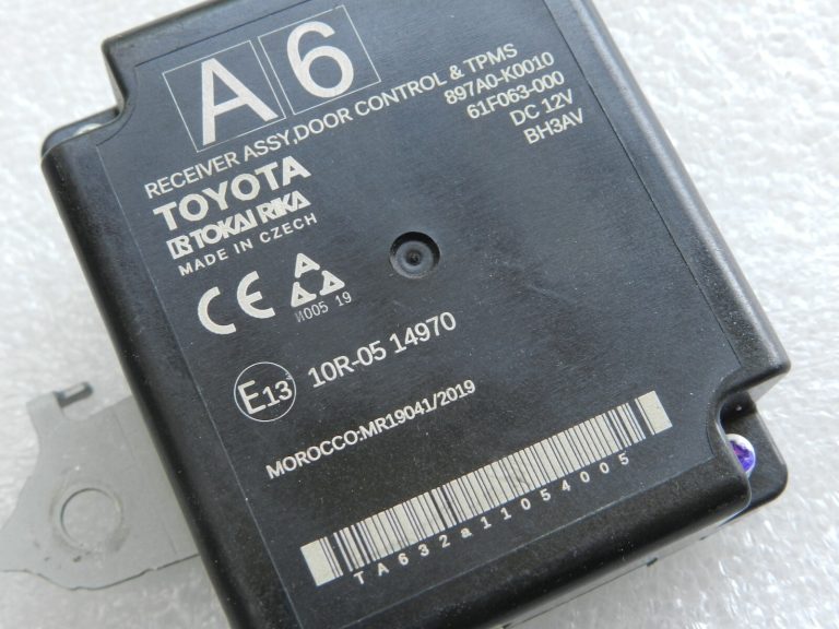 Oriģināls Toyota Yaris IV (XP210) durvju vadības bloks / TPMS modulis 897A0K0010