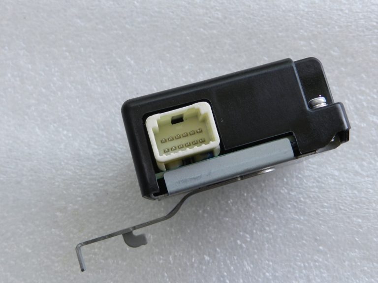 Oriģināls Toyota Yaris IV (XP210) durvju vadības bloks / TPMS modulis 897A0K0010
