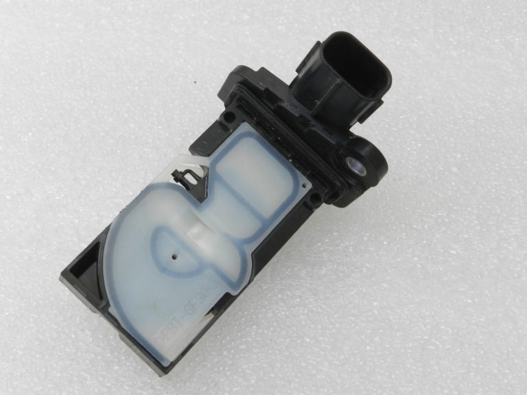 OEM Toyota Yaris IV (XP210) 1.5 HEV masas gaisa plūsmas sensors LMM 22204F2010, 22204-F2010