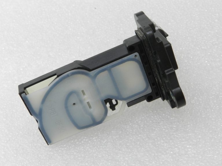 OEM Toyota Yaris IV (XP210) 1.5 HEV masas gaisa plūsmas sensors LMM 22204F2010, 22204-F2010