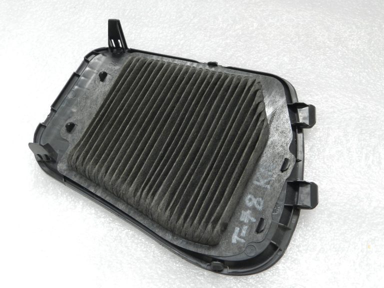 Toyota Yaris IV (XP210) akumulatora apkopes vāciņš ar filtru 58441K0020