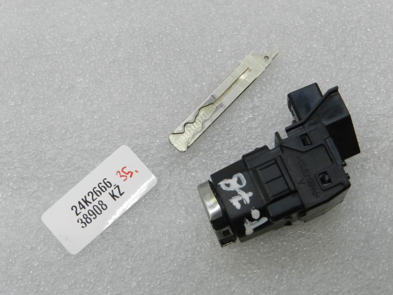 Toyota Yaris IV (XP210) Cimdu nodalījuma slēdzene ar atslēgu 55550K0030C0